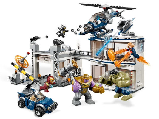 Batalla en el Complejo de los Vengadores de LEGO Marvel